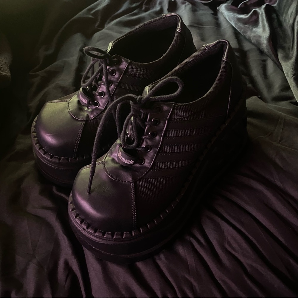 Demonia stomp 08 size 8